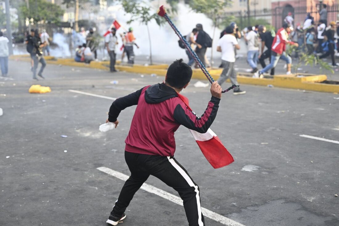 Milhares de manifestantes pedem em Lima renúncia da presidente do Peru