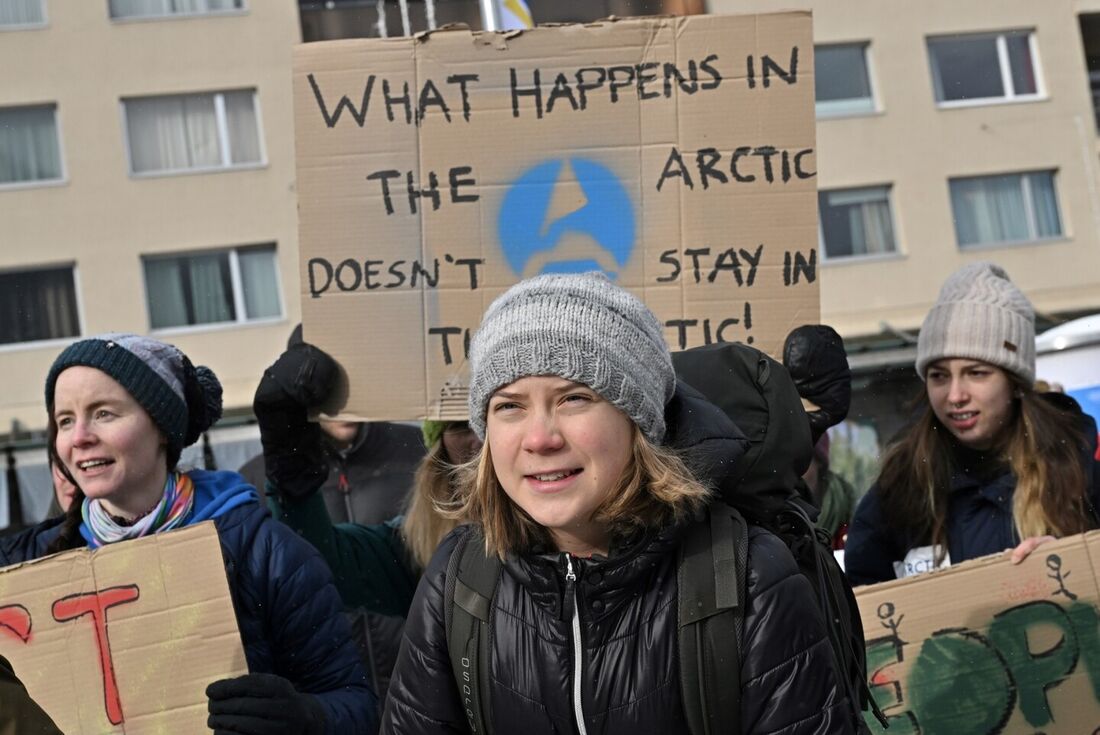 Thunberg e jovens ativistas protestam em Davos por "justiça climática"