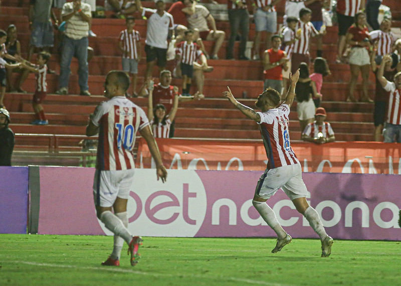 Souza comemora gol pelo Náutico