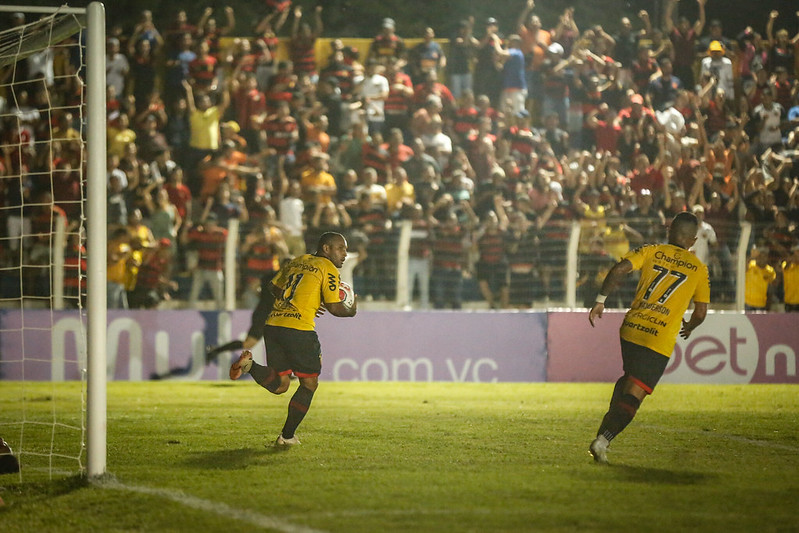 Edinho livrou o Sport da derrota na estreia do time no Pernambucano