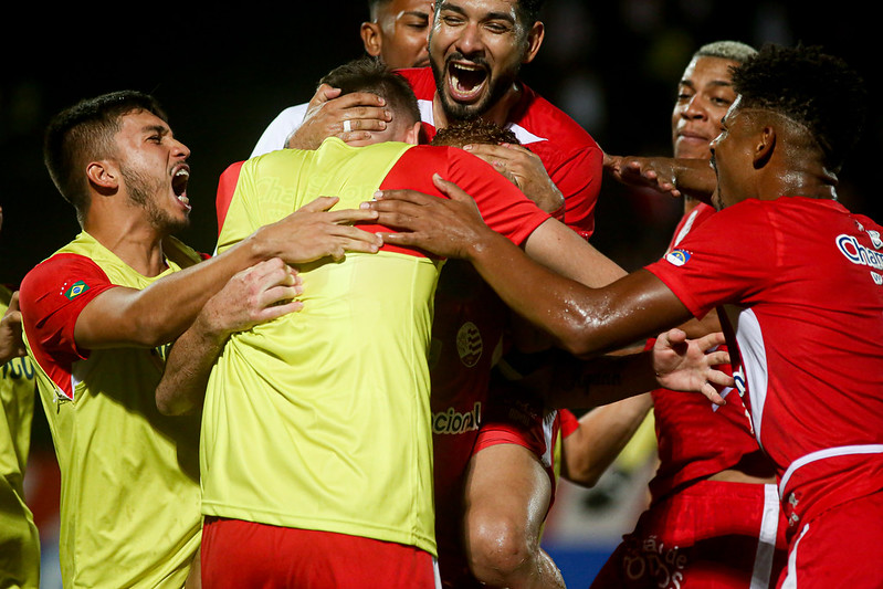 Náutico comemora gol pelo Estadual