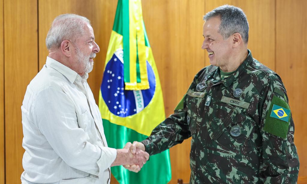 Lula se encontra com o novo comandante do Exército 