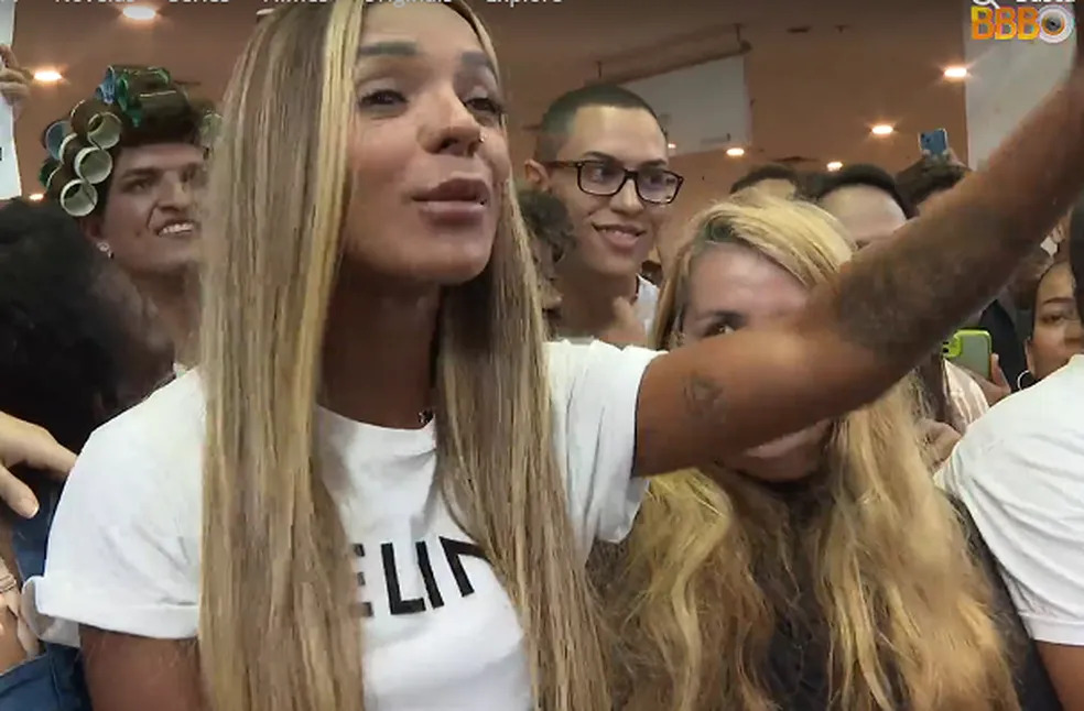 Brunna Gonçalves interagiu com os participantes da Casa de Vidro do BBB 23