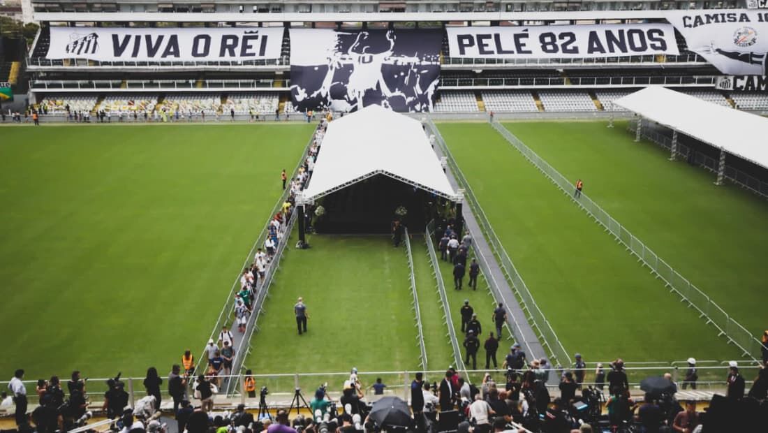 Velório de Pelé no campo da Vila Belmiro 