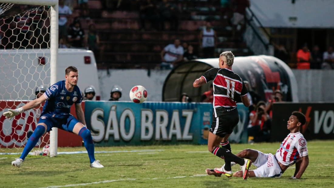 Hugo Cabral não conseguiu marcar no Clássico das Emoções