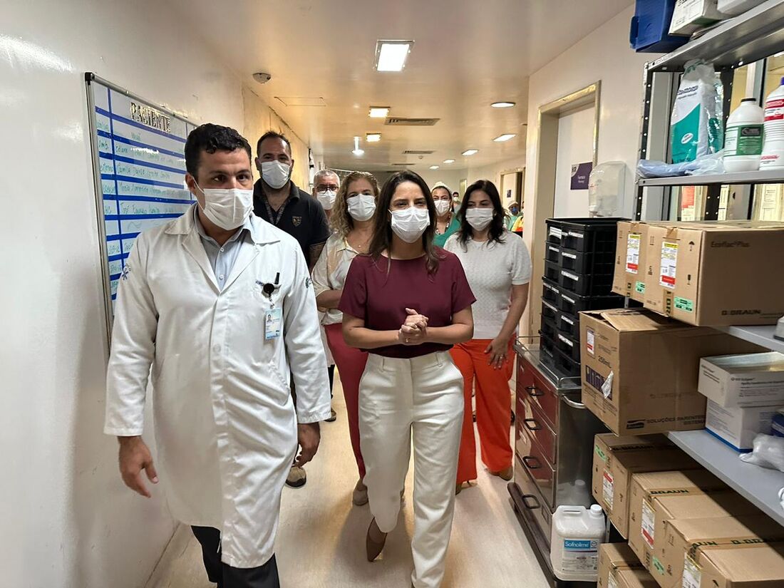 Raquel Lyra visita o Hospital da Restauração