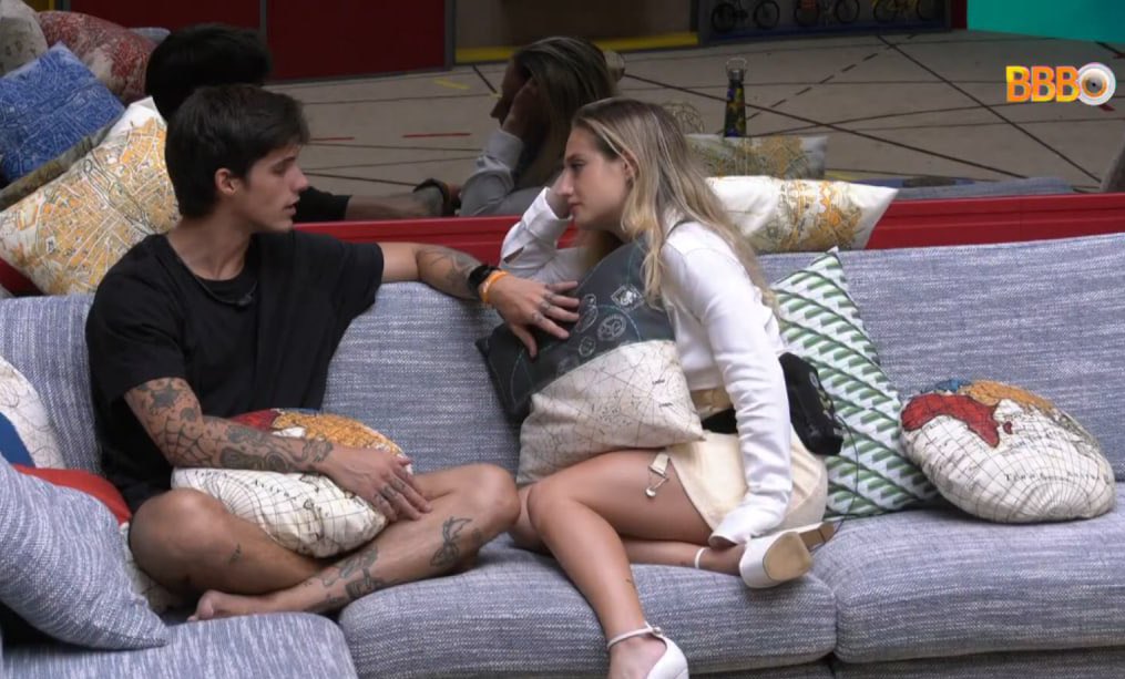 Bruna e Gabriel conversaram na madrugada desta terça (24)