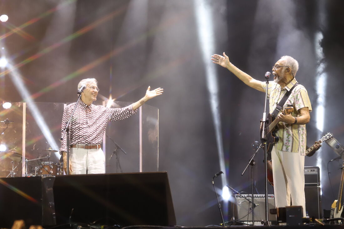 Caetano Veloso e Gilberto Gil emocionaram a plateia