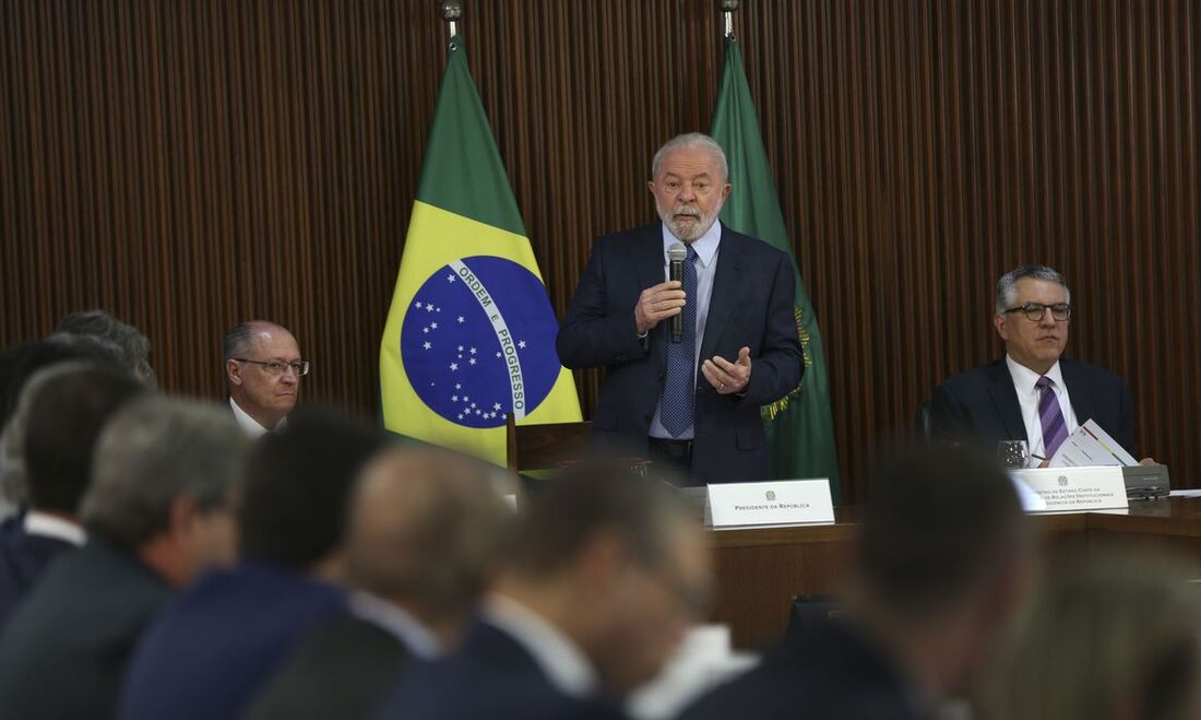 Presidente Luiz Inácio Lula da Silva fala aos governadores dos 26 estados e Distrito Federal