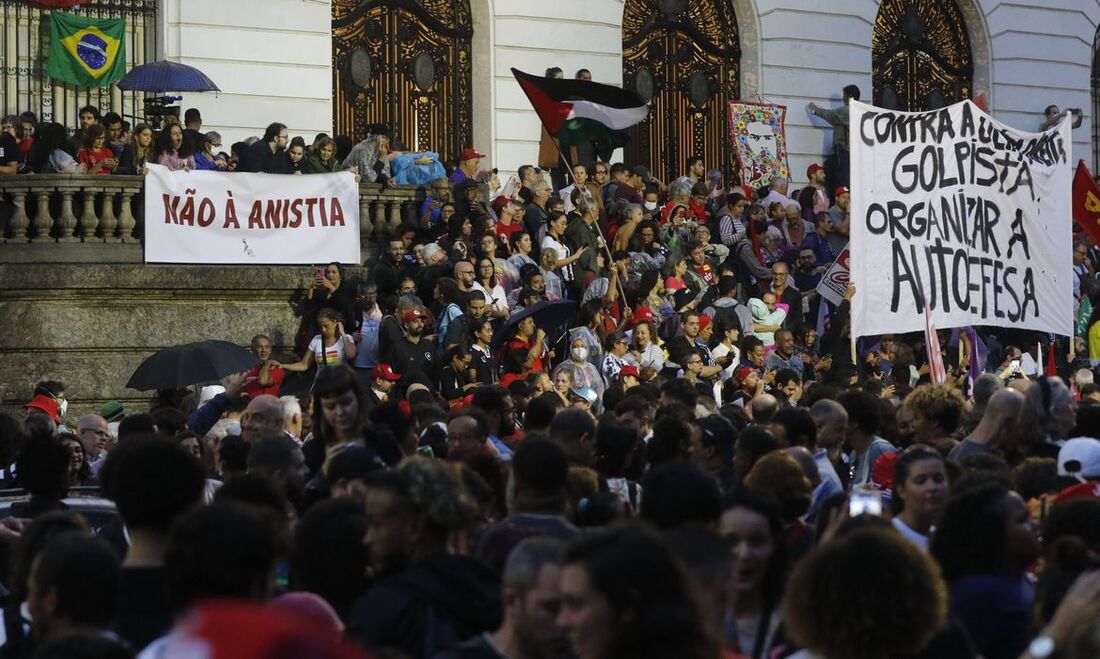 Movimentos sociais do Rio de Janeiro convocaram pelas redes sociais ato em defesa da democracia.