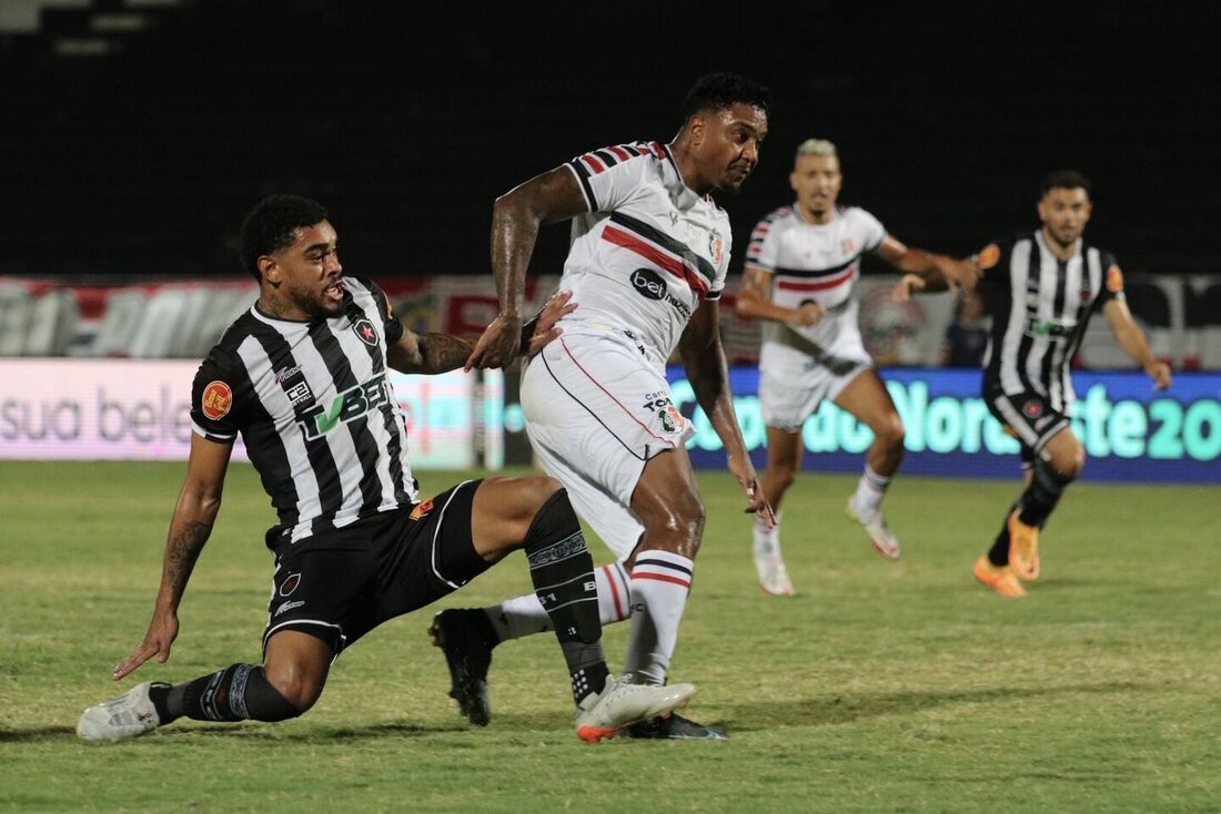 Michel Douglas marcou o primeiro gol do Santa contra o Botafogo/PB