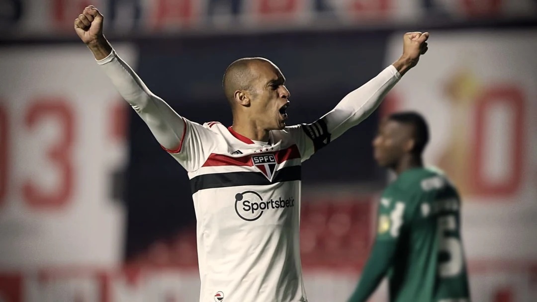 Miranda com a camisa do São Paulo na temporada passada