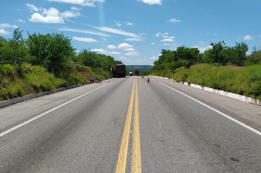 Trecho  da BR 116, km 33, em Salgueiro. 