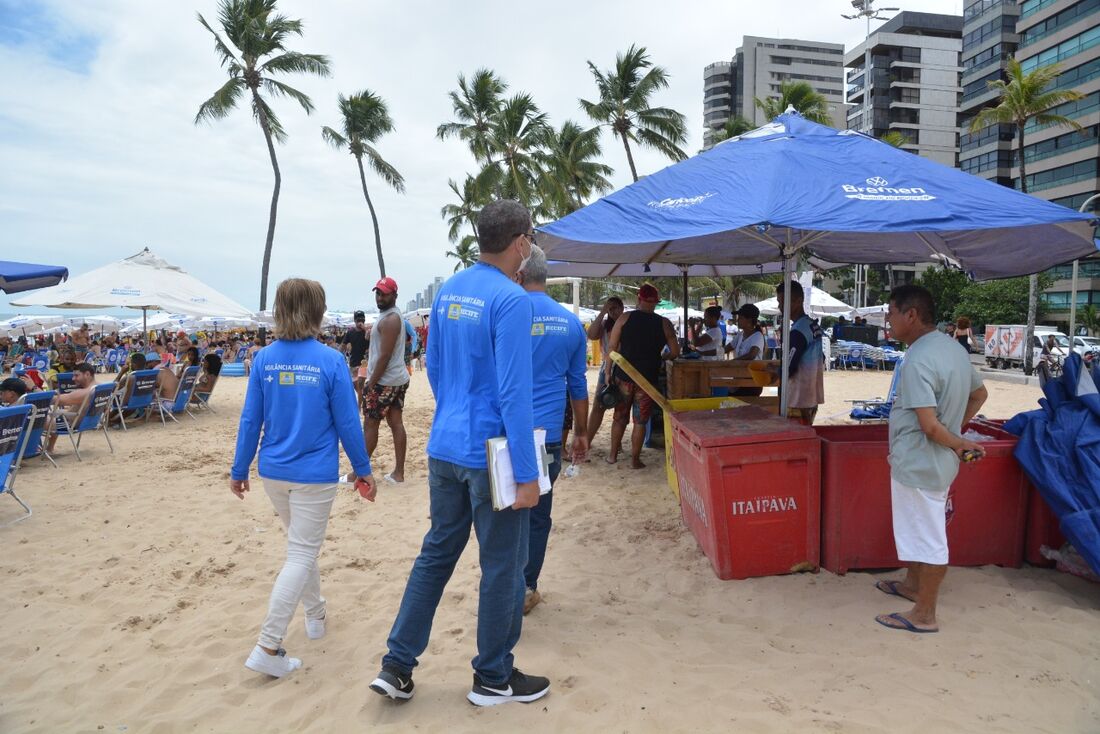 Vigilância Sanitária realiza ação nas praias do Recife