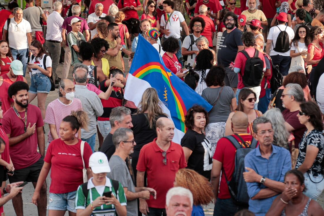 Concentração no Recife para caminhada contra atos terroristas