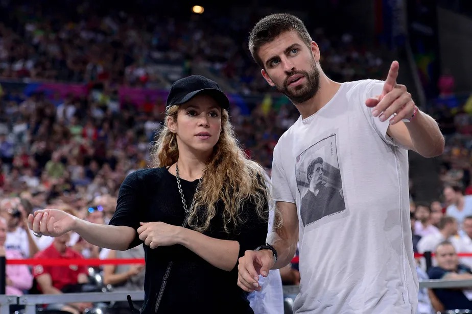 Carros, relógios e versos: como Piqué e Shakira vivem uma guerra fria após a separação