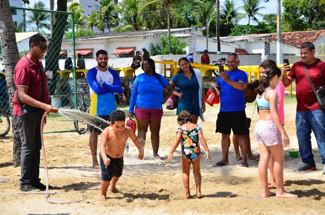 Prefeitura de Olinda promove o projeto "Férias na Orla", na praia do Quartel, em Bairro Novo