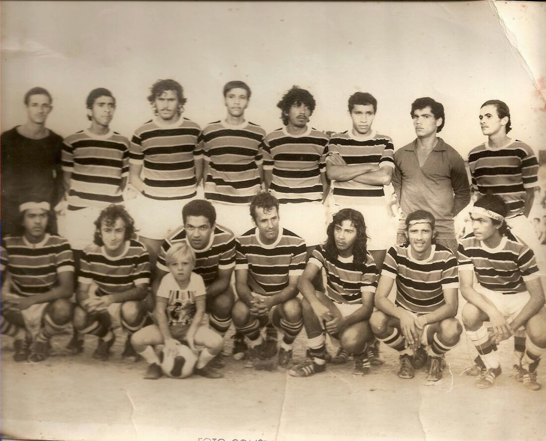 Garrincha com a camisa do Santa Cruz de Belo Jardim