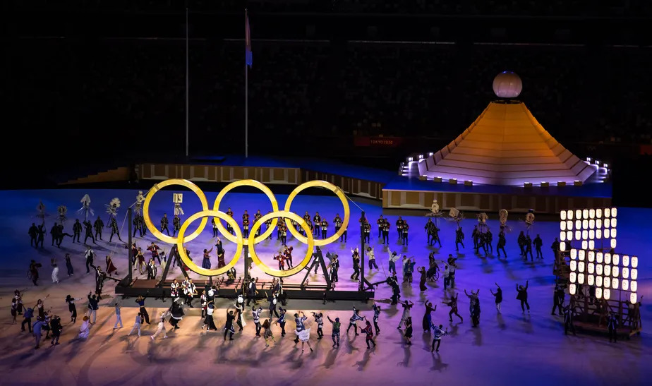 Cerimônia de abertura no estádio olímpico de Tóquio