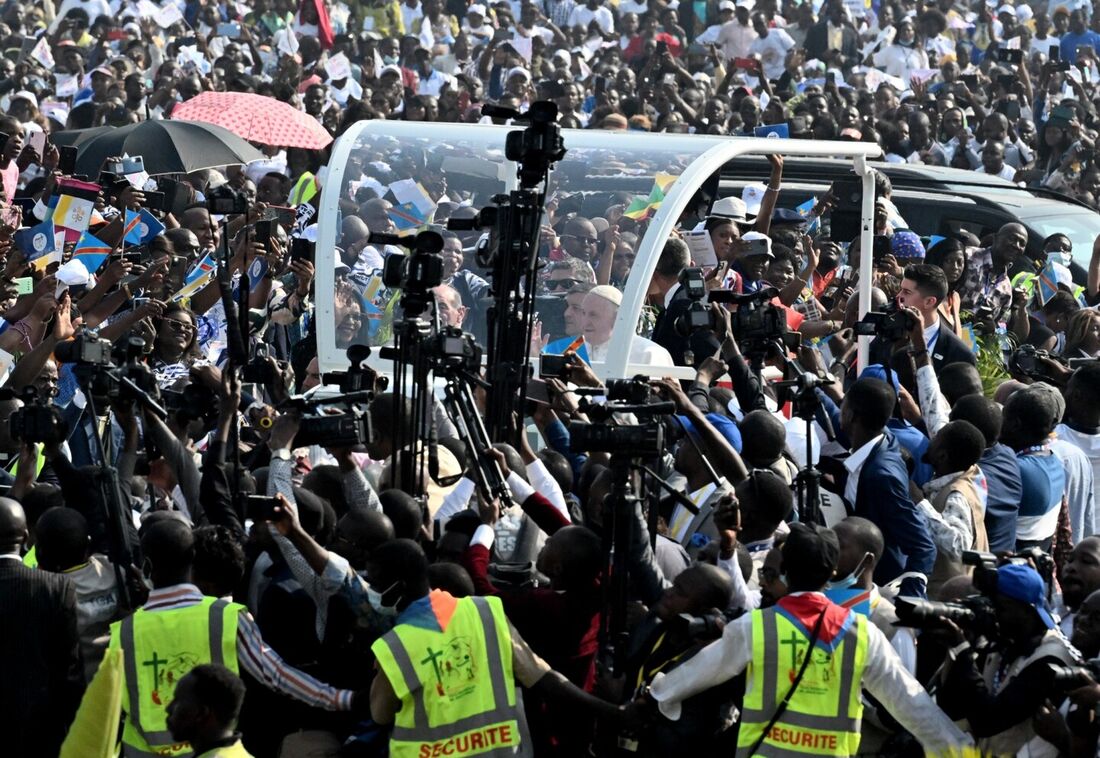 Mais de um milhão de fiéis acompanham missa do papa na capital da RD Congo