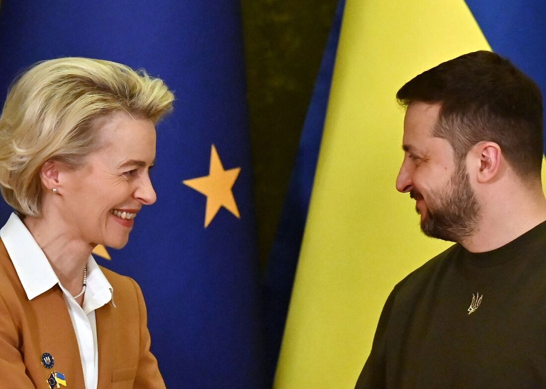 O presidente ucraniano, Volodymyr Zelensky, e a presidente da Comissão Europeia, Ursula von der Leyen