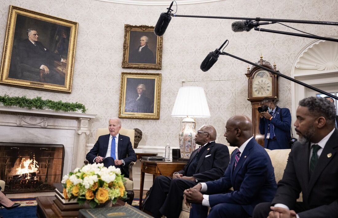 O presidente dos EUA, Joe Biden,durante uma reunião com membros do Congressional Black Caucus no Salão Oval