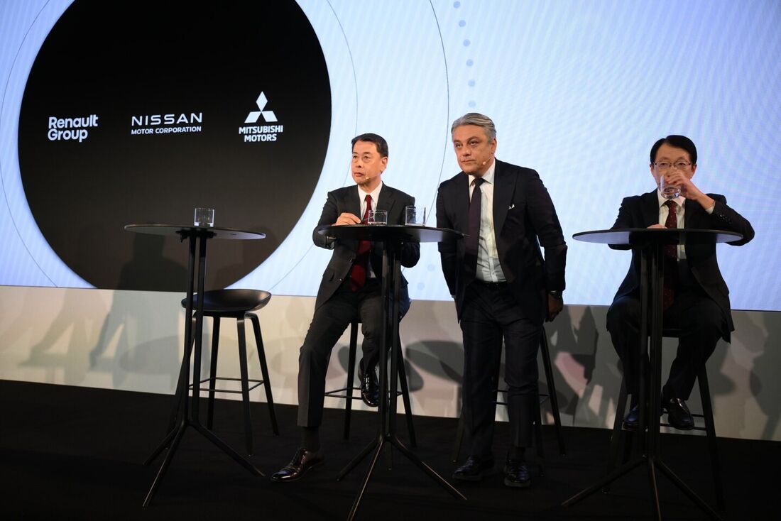 Fabricantes de automóveis Renault e Nissan "equilibram" sua aliança