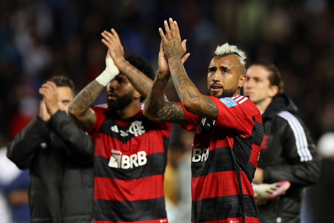 Em jogo de falhas defensivas e dois pênaltis, Flamengo perde para