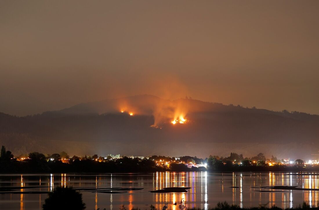 Chile decreta toque de recolher em áreas afetadas por incêndios