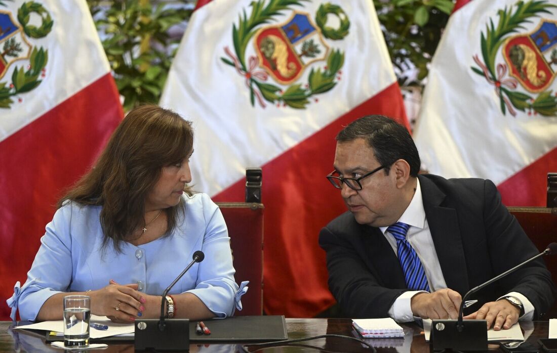  Presidenta Dina Boluarte e Primeiro Ministro  Alberto Otarola, do Peru