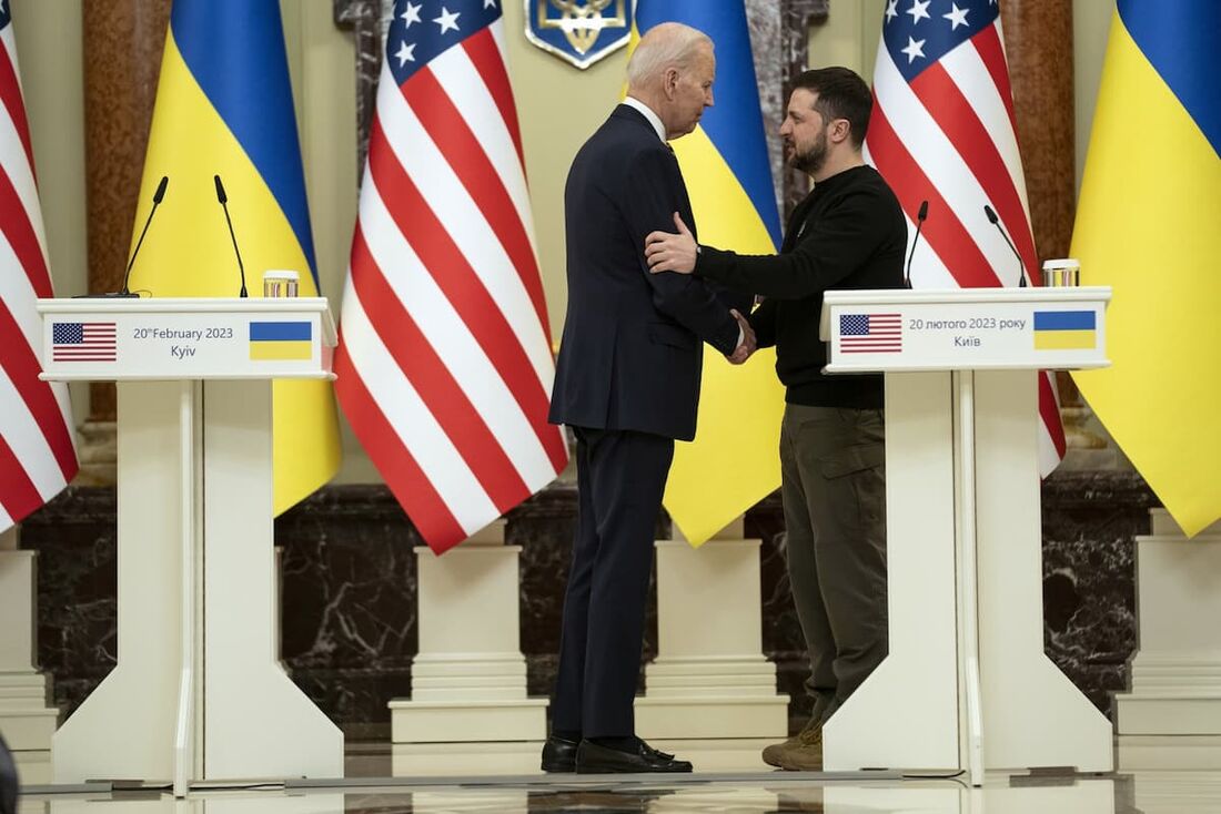 Joe Biden com o presidente ucraniano Volodymyr Zelensky 