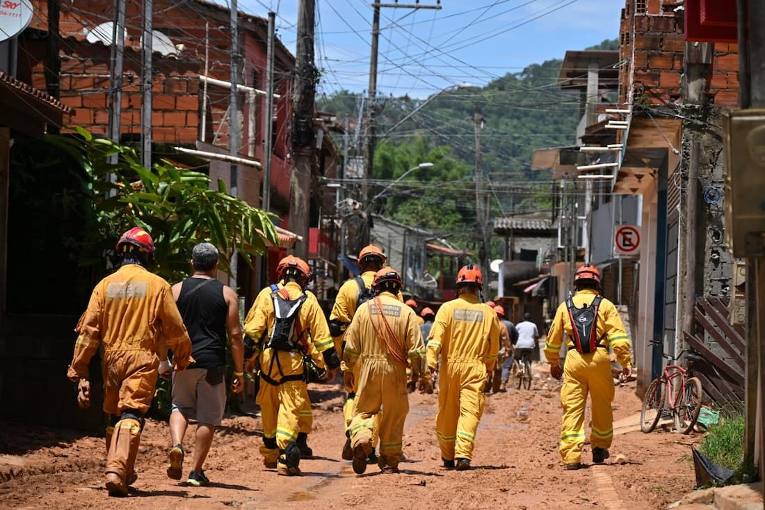 Trabalhos de resgate continuam após temporal no litoral paulista