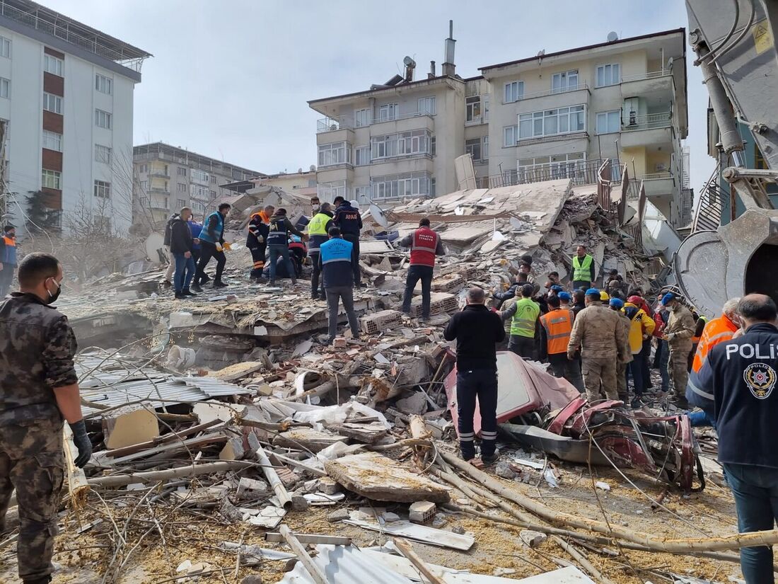 Tremor secundário deixa um morto e dezenas de feridos na Turquia