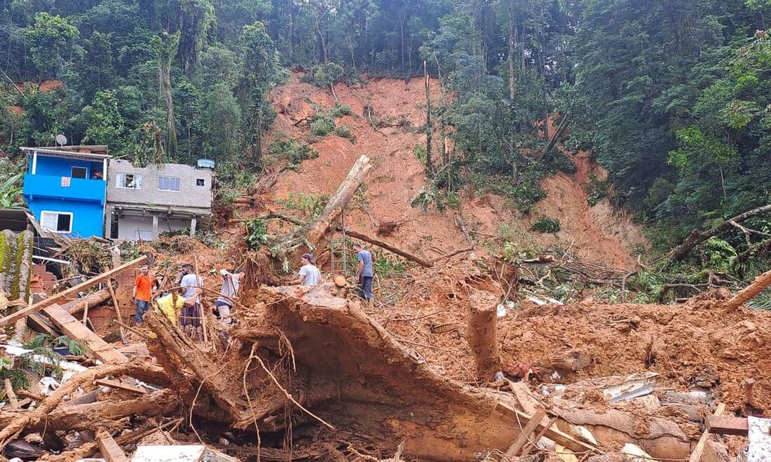 Cerca de 2.251 pessoas estão desalojadas no litoral paulista 