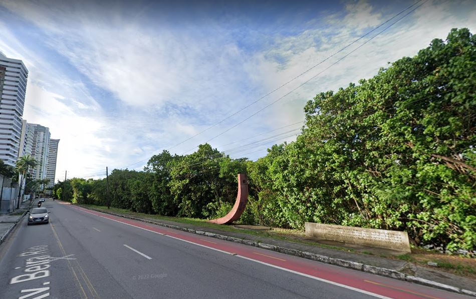 Avenida Beira Rio, no Recife