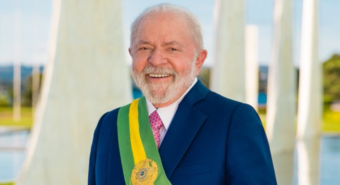 Lula com a faixa presidencial