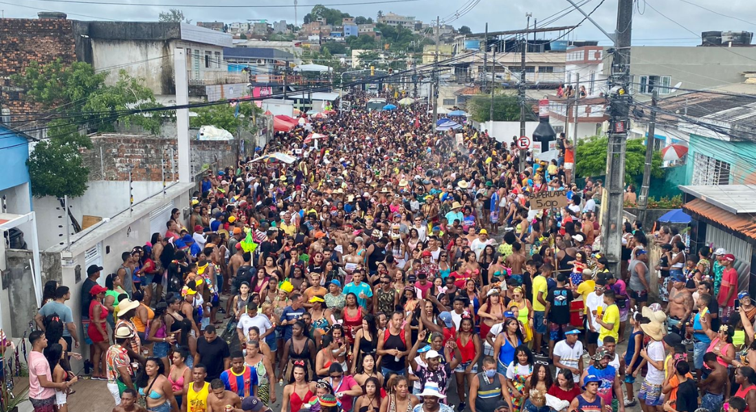 Bloco Os Irresponsáveis sai pelo 40&ordm; ano pelas ruas do Recife