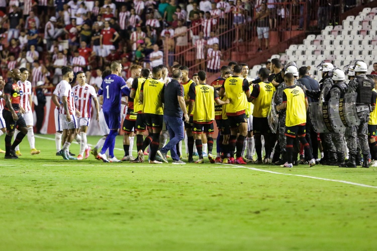 Clássico dos Clássicos entre Náutico e Sport