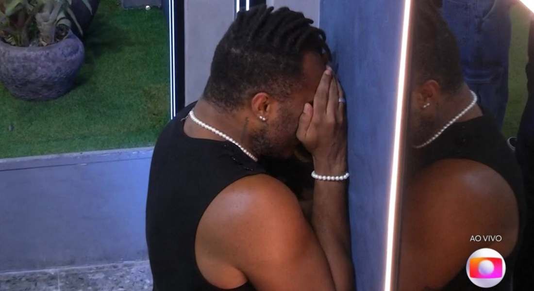 Fred Nicácio chora após eliminação de Tina no BBB 23