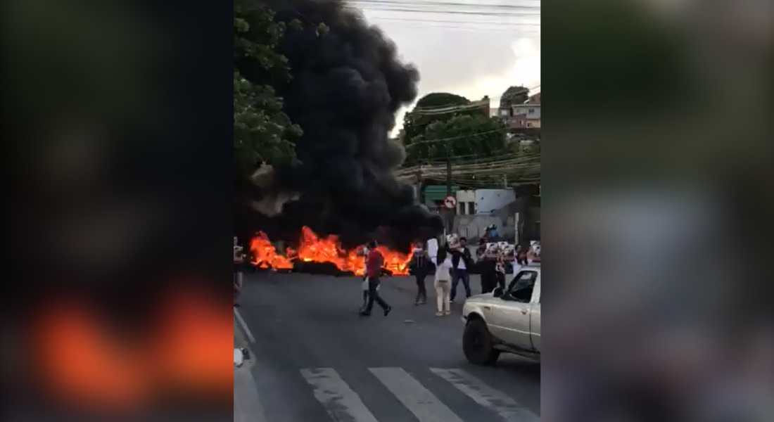 Protesto fecha o trecho da PE-05