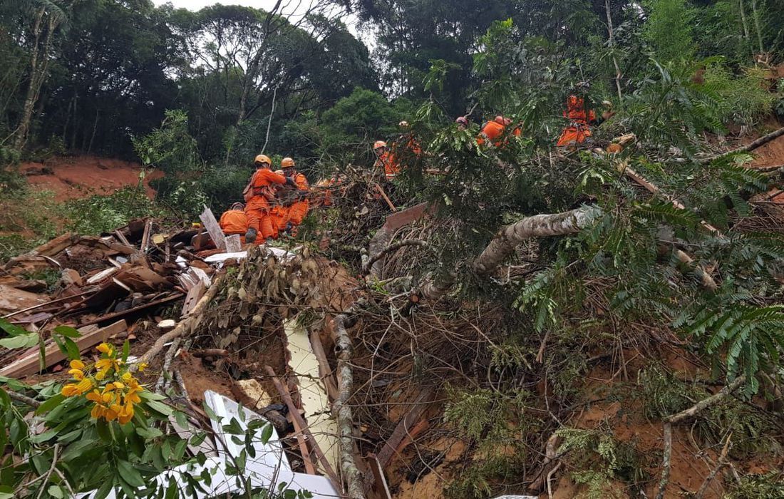 Após um ano, Petrópolis ainda se recupera da maior tragédia da cidade