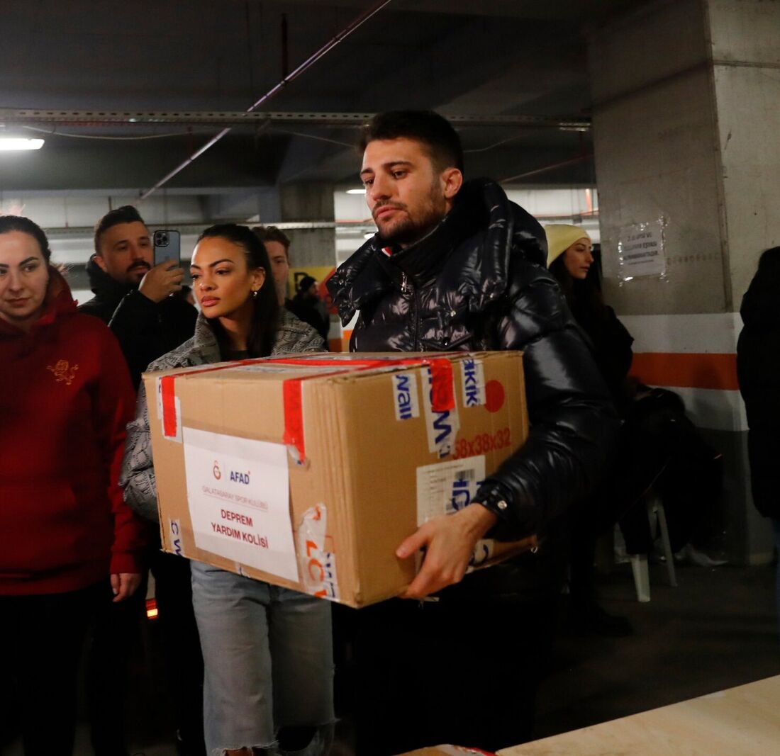 Leo Dubois, um dos atletas do Galatasaray que participou dos multirões em ajuda às vítimas dos terremotos