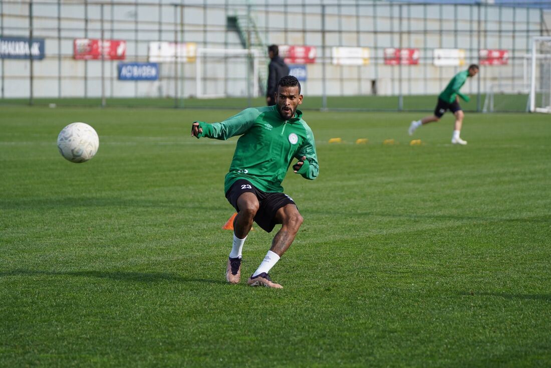 Amilton Minervino em treino no seu novo clube