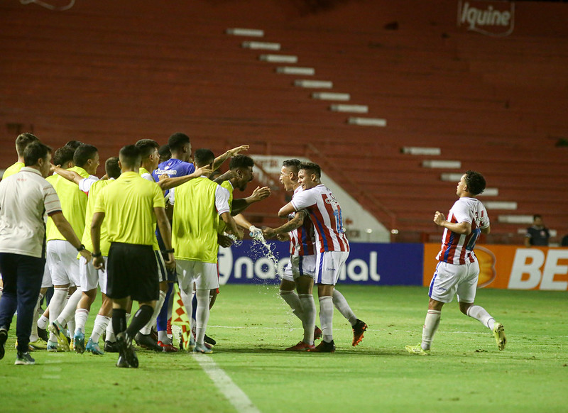 Náutico comemora gol diante do Fluminense/PI