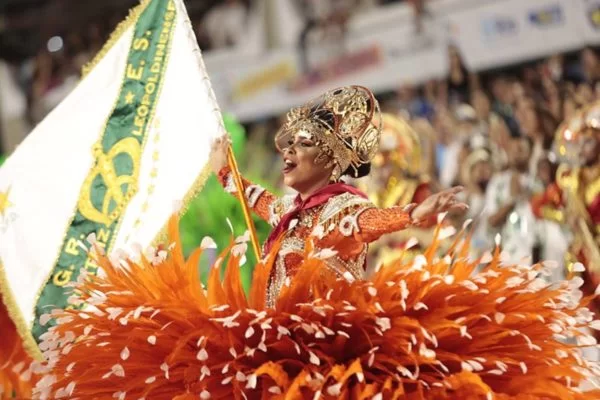 Integrante da Imperatriz Leopoldinense em desfile de 2023