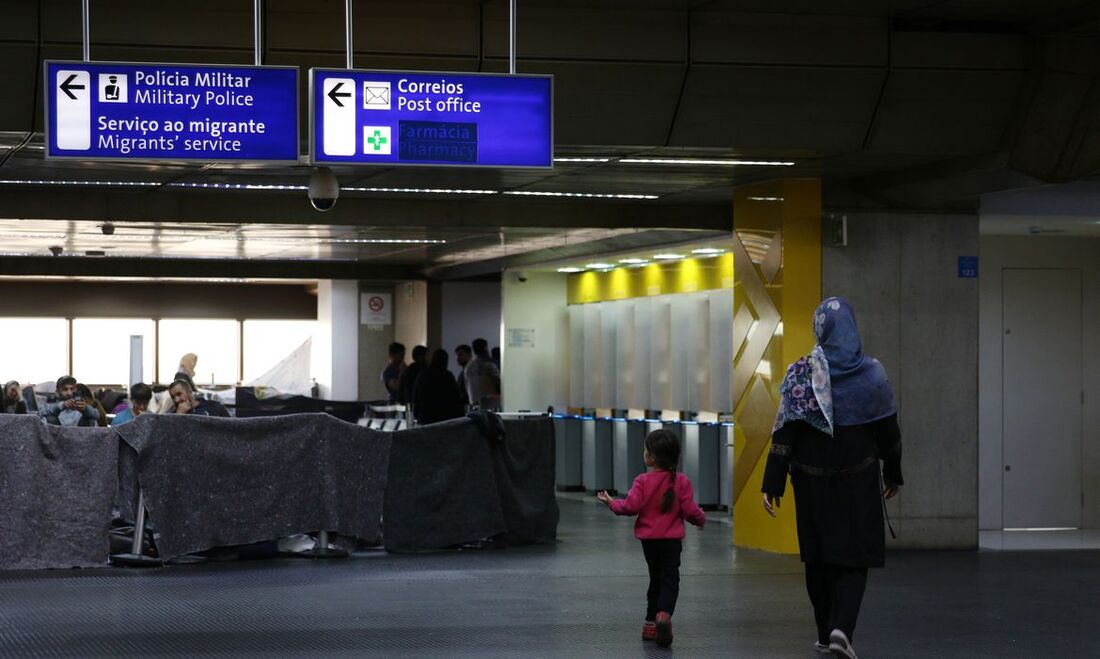 Afegãos refugiados no Aeroporto de Guarulhos, em São Paulo