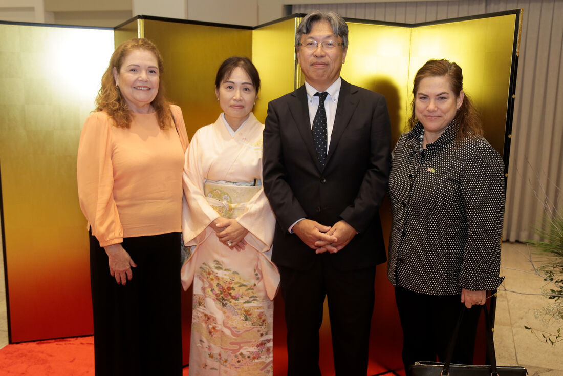 Jornal Folha de Pernambuco e Grupo EQM foram representados na festa de aniversário do imperador do Japão por Ivone Palácio (esq. da foto)