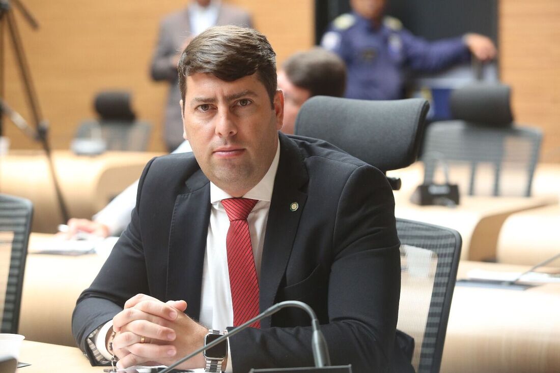 Vereador Samuel Salazar (MDB) é reconduzido à Comissão de Finanças da Câmara do Recife