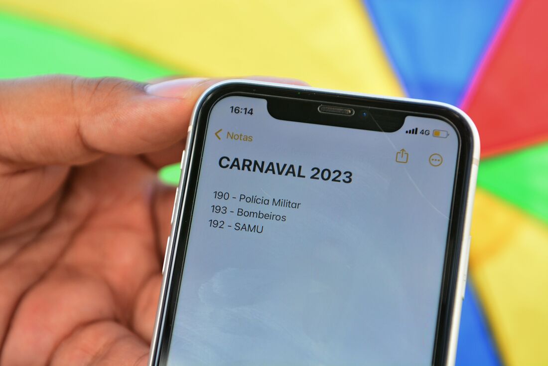 Ter todos os números de ajuda e socorro está entre as dicas de segurança para o Carnaval