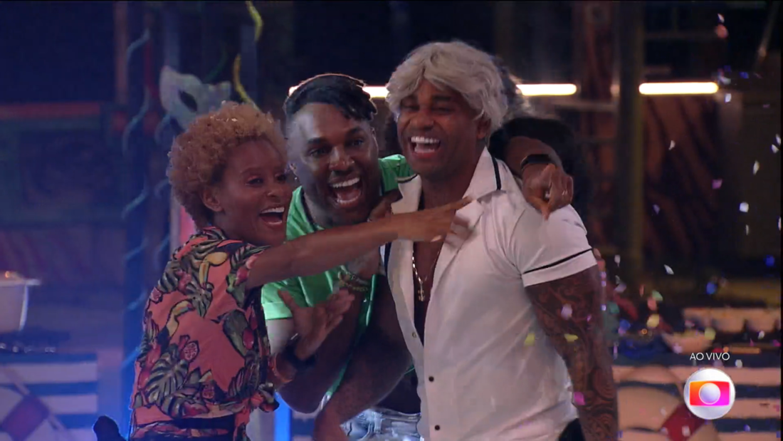 Festa de Cezar Black teve peruca, tema naval e muito Carnaval